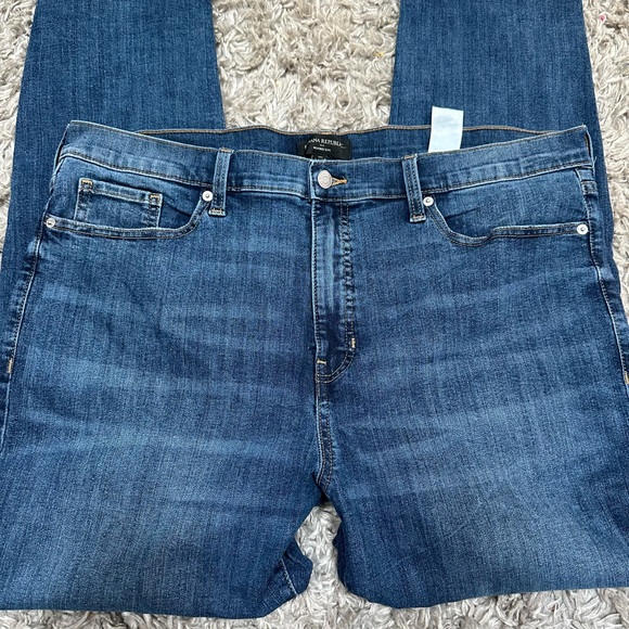 Banana Republic NWOT Cropped Raw Hem Medium Wash High Rise Slim Size 34/18 TALL - Picture 5 of 8